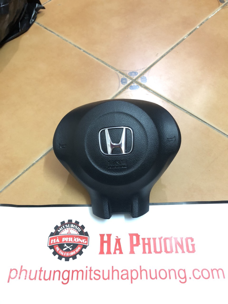 Túi khí vô lăng bên lái honda brio xịn mới chính hãng : 77810TG1T60