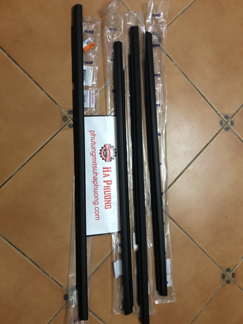 Nẹp chân kính ngoài xe mitsubishi zinger hàng xịn chính hãng, giá tốt