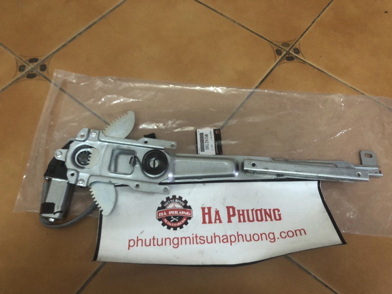 cụm mô tơ com pa cửa trước xe mitsubishi jolie hàng xịn chính hãng, giá tốt : MR242780