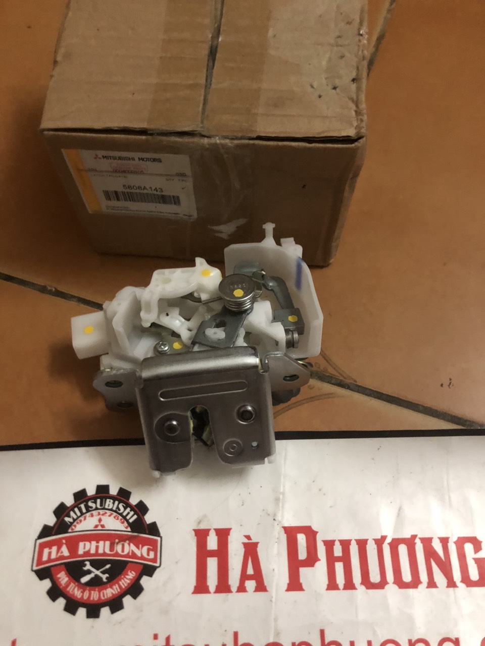 khóa ngậm cửa hậu, khóa ngậm cốp sau xe mitsubishi xpander 2018