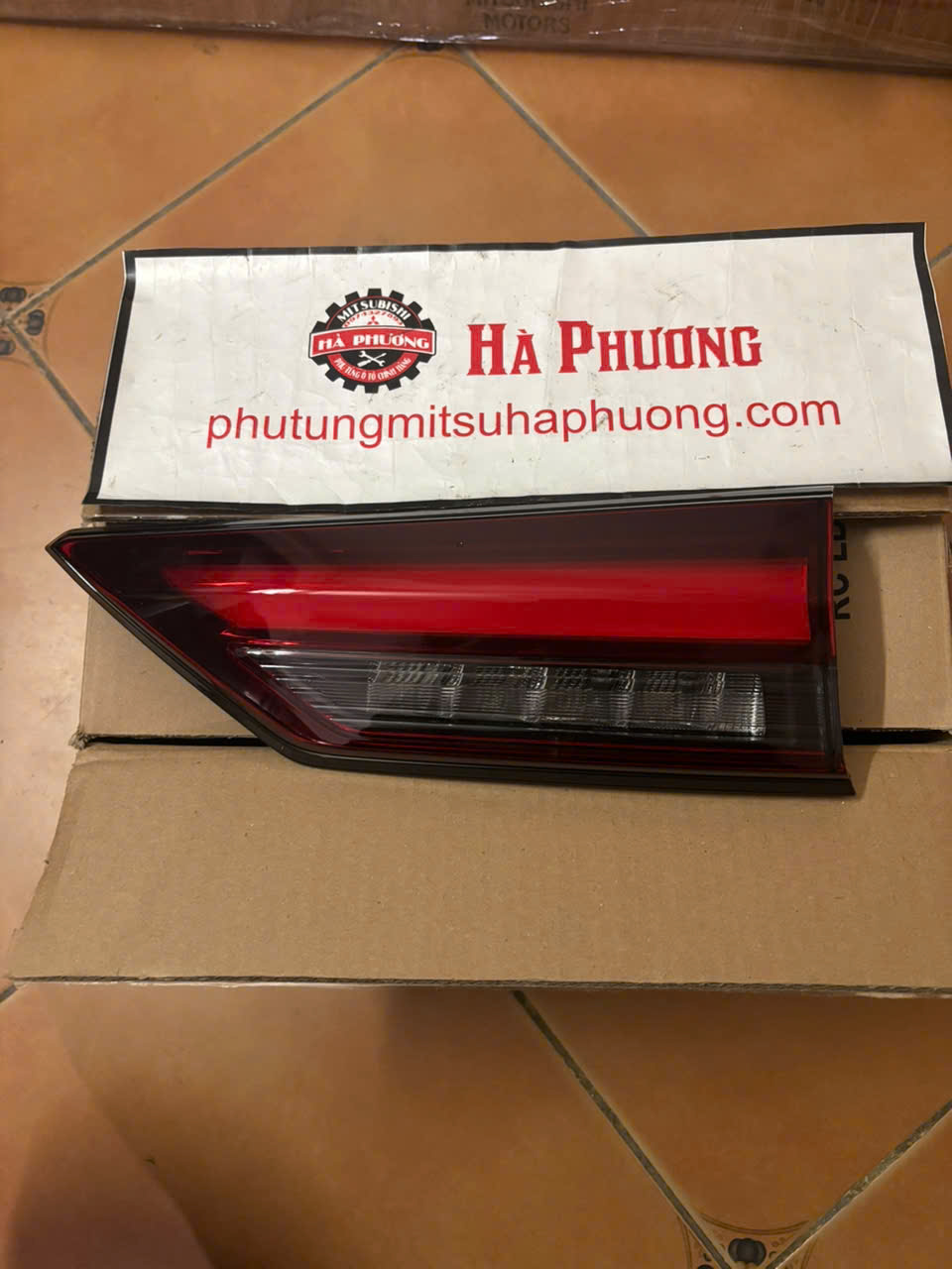 đèn hậu trong xe mitsubishi xpander , xpander cross 2022 – 2025 hàng xịn chính hãng, giá tốt : 8330B394