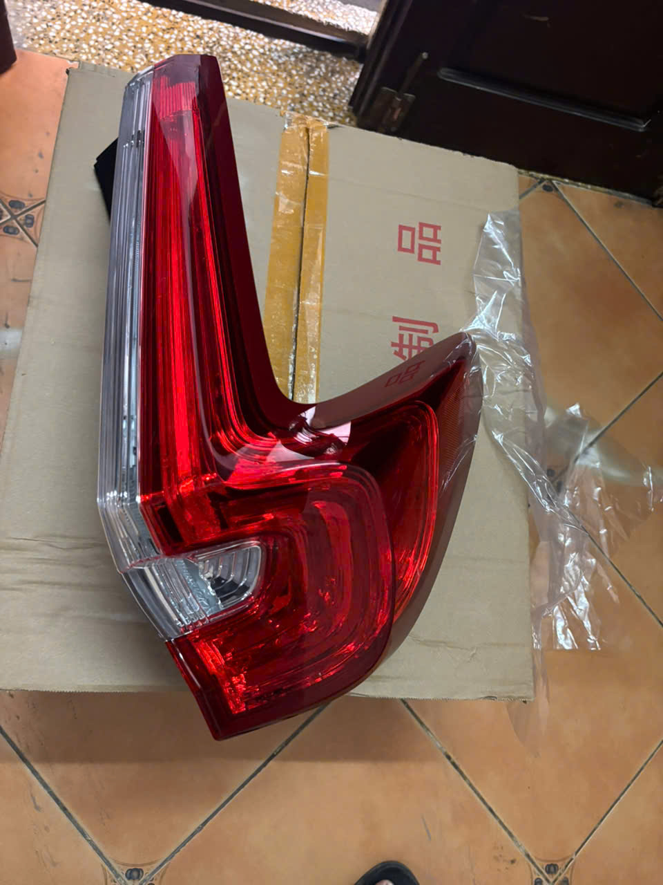 đèn hậu ngoài honda crv 2018 – 2020 hàng xịn chính hãng, giá tốt : 34150TLAT01