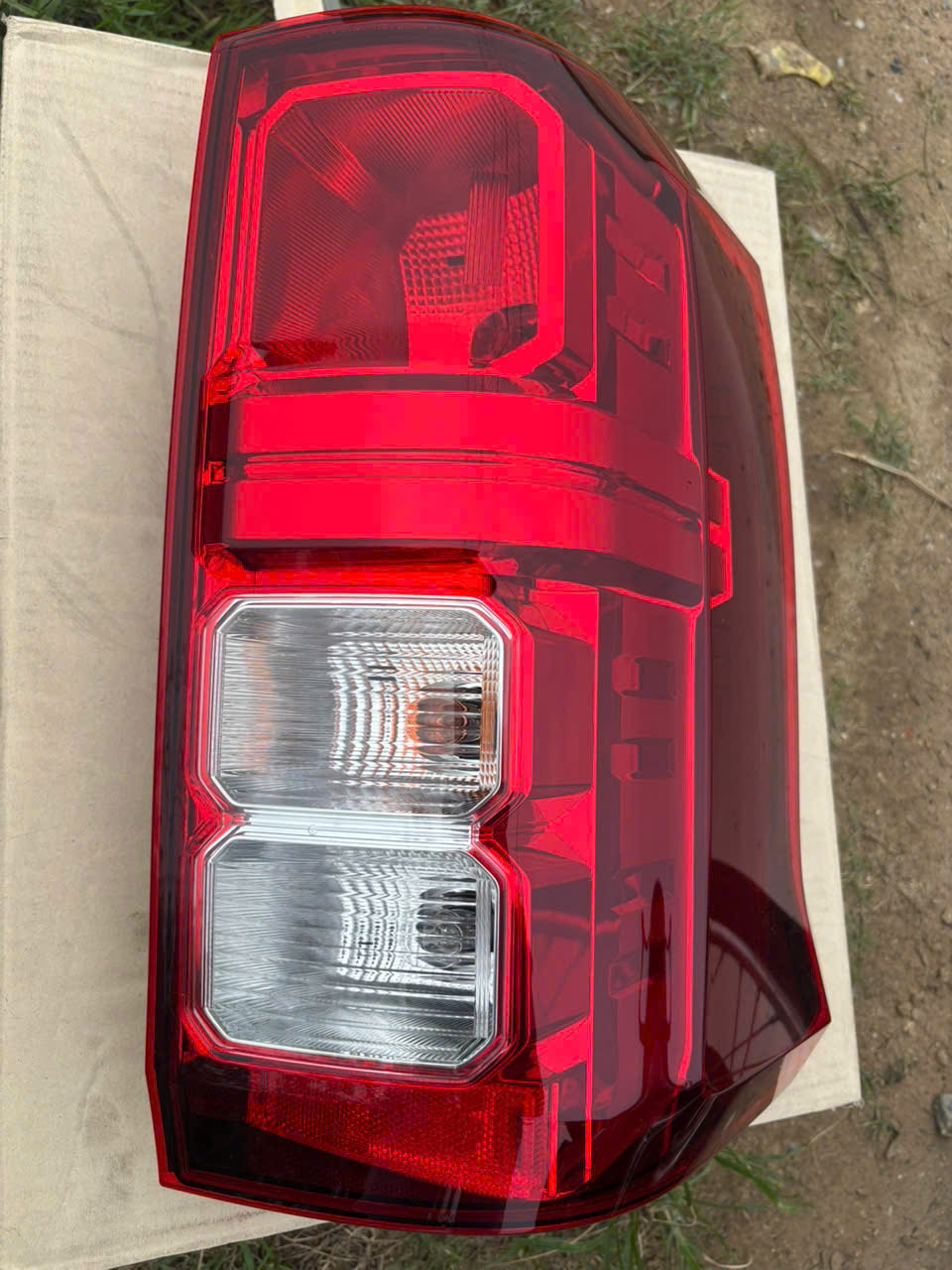 đèn hậu mitsubishi triton 2025 hàng xịn chính hãng, giá tốt : 26550A020P